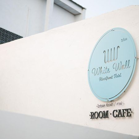 White Wall Riverfront Hotel Kamphaeng Phet Dış mekan fotoğraf