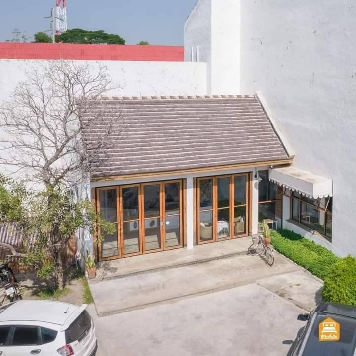 White Wall Riverfront Hotel Kamphaeng Phet Dış mekan fotoğraf