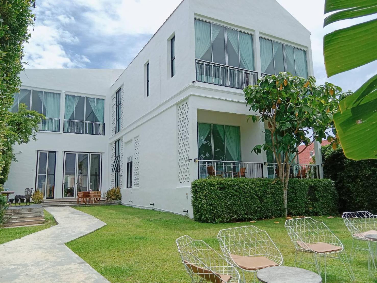 White Wall Riverfront Hotel Kamphaeng Phet Dış mekan fotoğraf