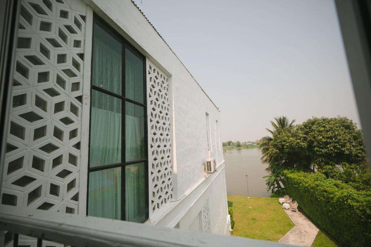 White Wall Riverfront Hotel Kamphaeng Phet Dış mekan fotoğraf