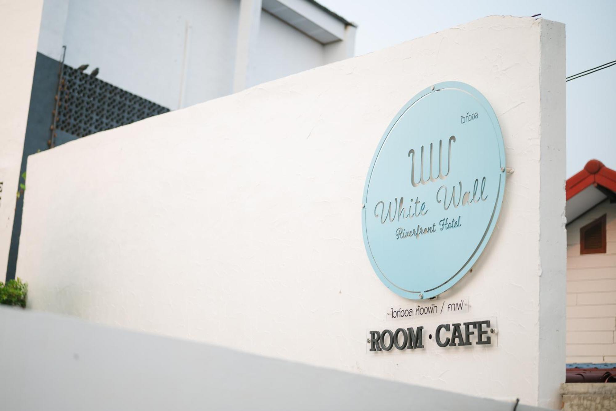 White Wall Riverfront Hotel Kamphaeng Phet Dış mekan fotoğraf
