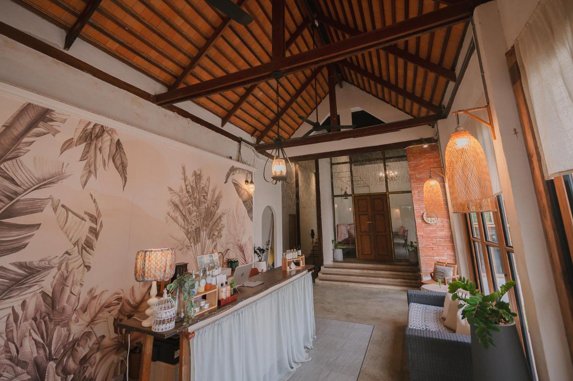 White Wall Riverfront Hotel Kamphaeng Phet Dış mekan fotoğraf
