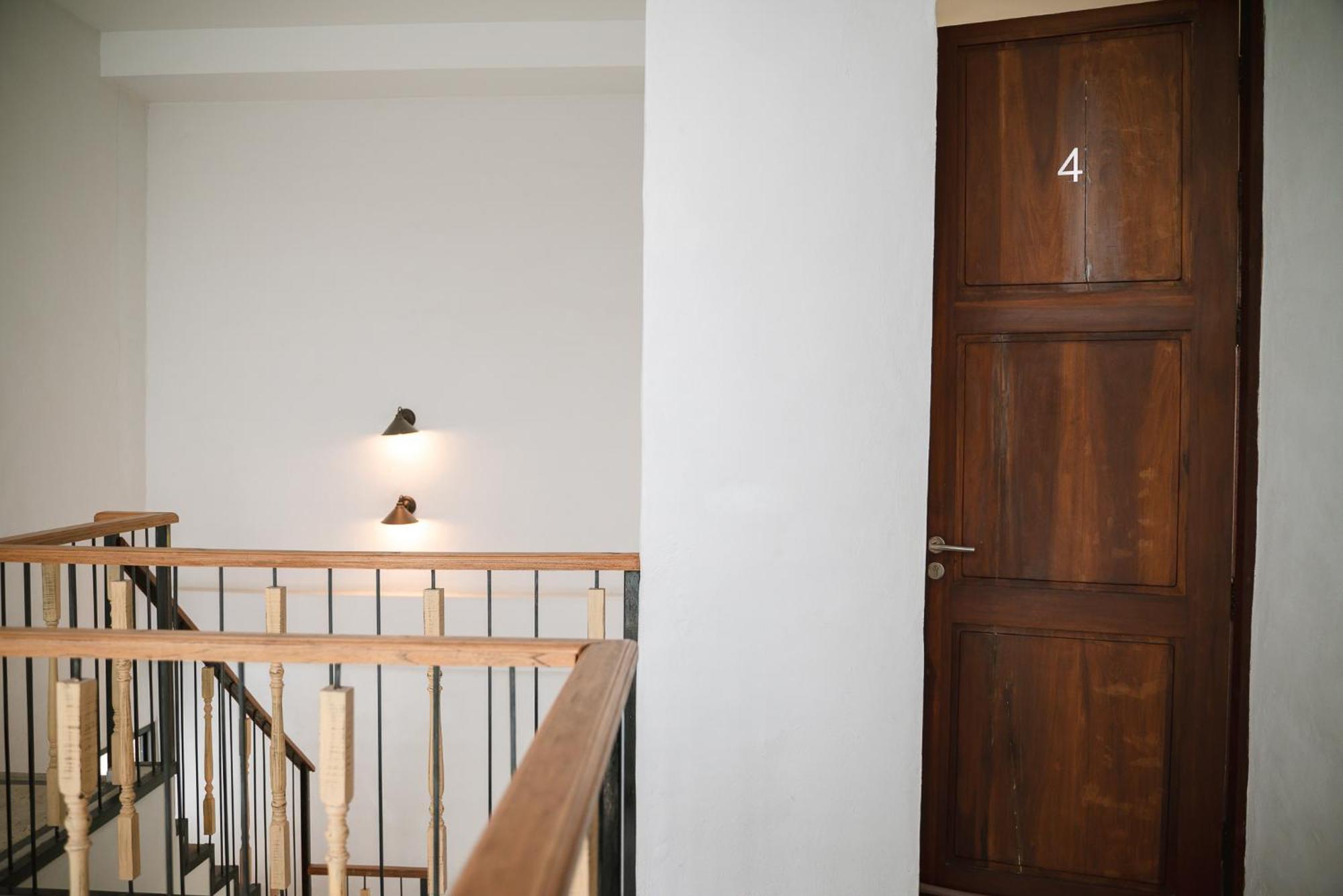 White Wall Riverfront Hotel Kamphaeng Phet Dış mekan fotoğraf