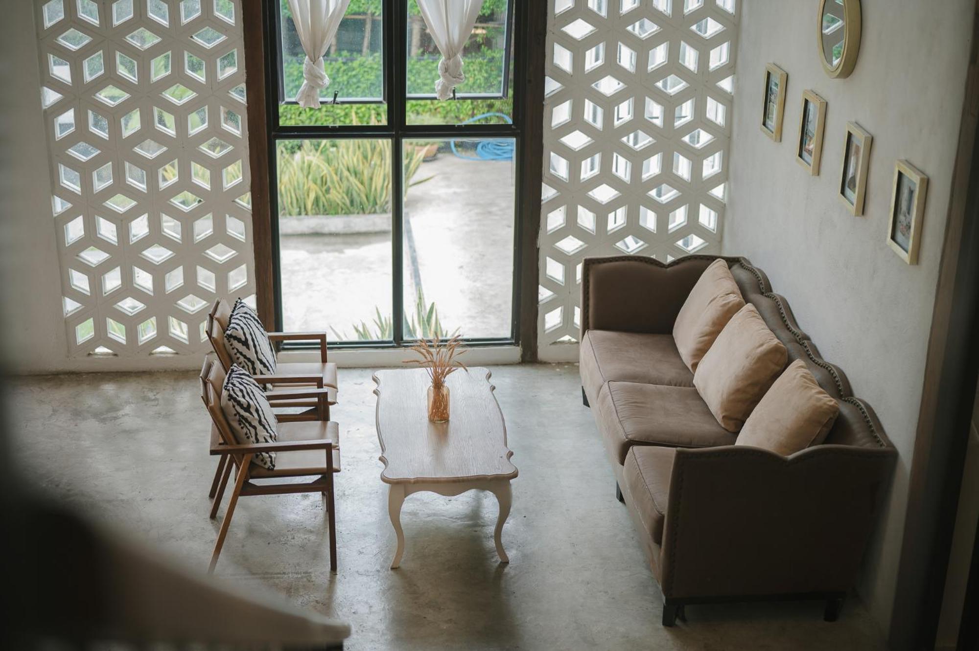 White Wall Riverfront Hotel Kamphaeng Phet Dış mekan fotoğraf