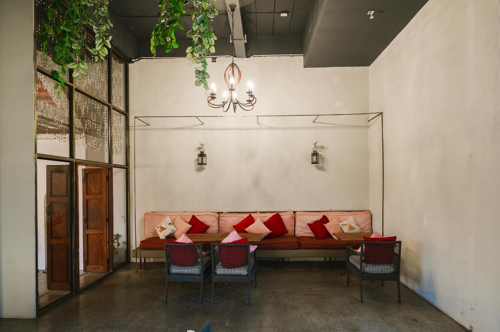 White Wall Riverfront Hotel Kamphaeng Phet Dış mekan fotoğraf