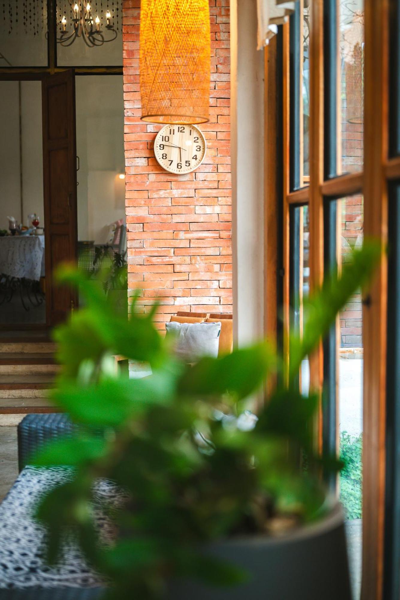 White Wall Riverfront Hotel Kamphaeng Phet Dış mekan fotoğraf