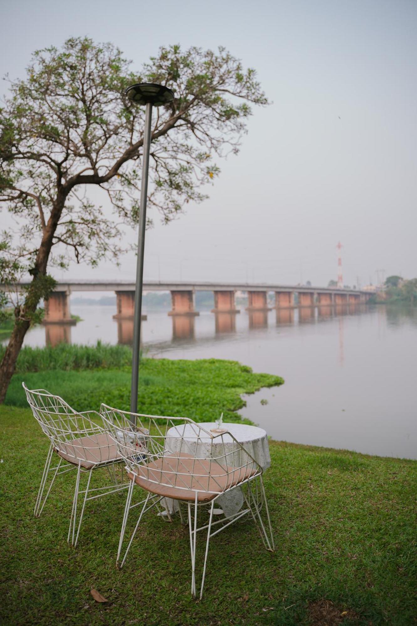 White Wall Riverfront Hotel Kamphaeng Phet Dış mekan fotoğraf
