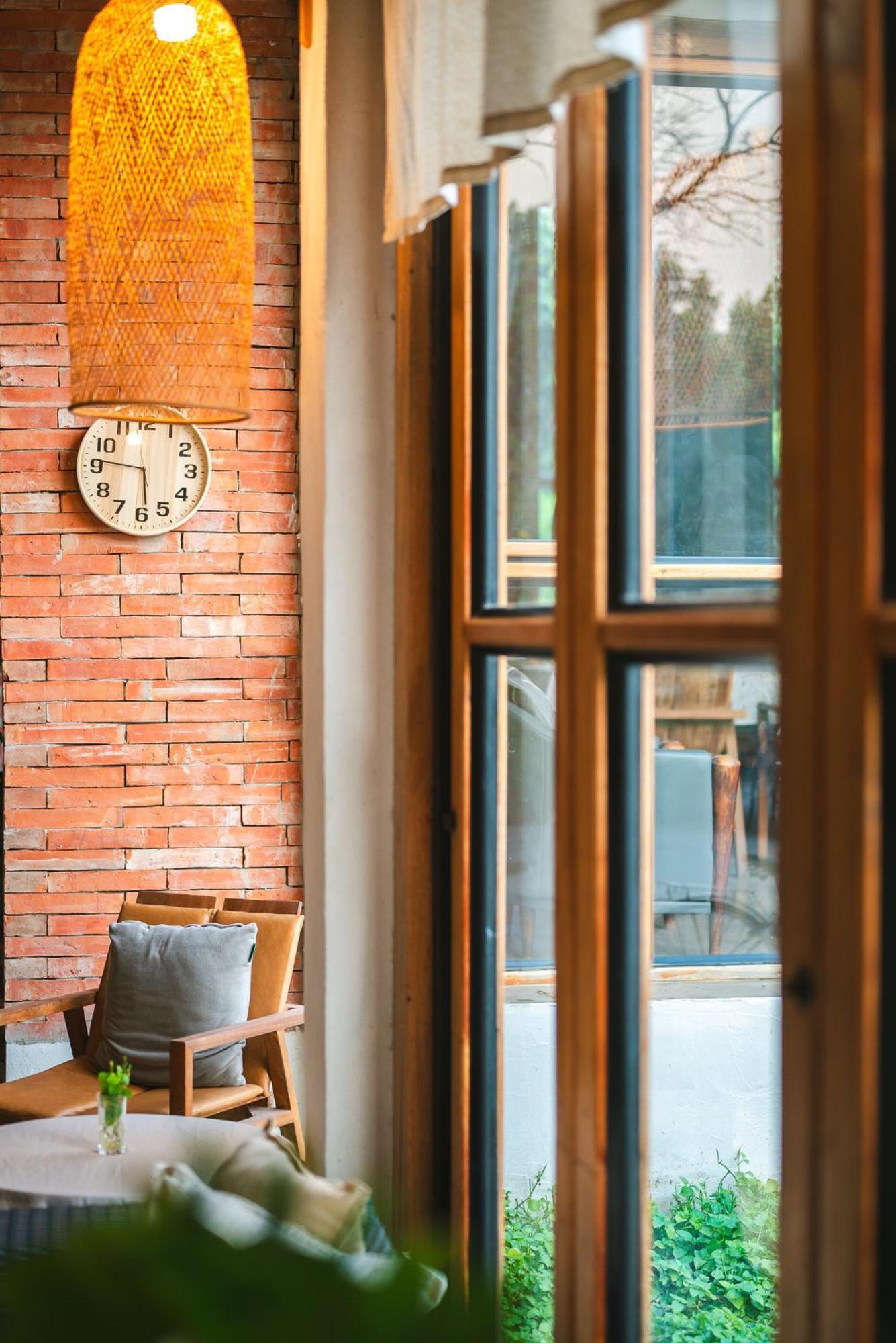 White Wall Riverfront Hotel Kamphaeng Phet Dış mekan fotoğraf