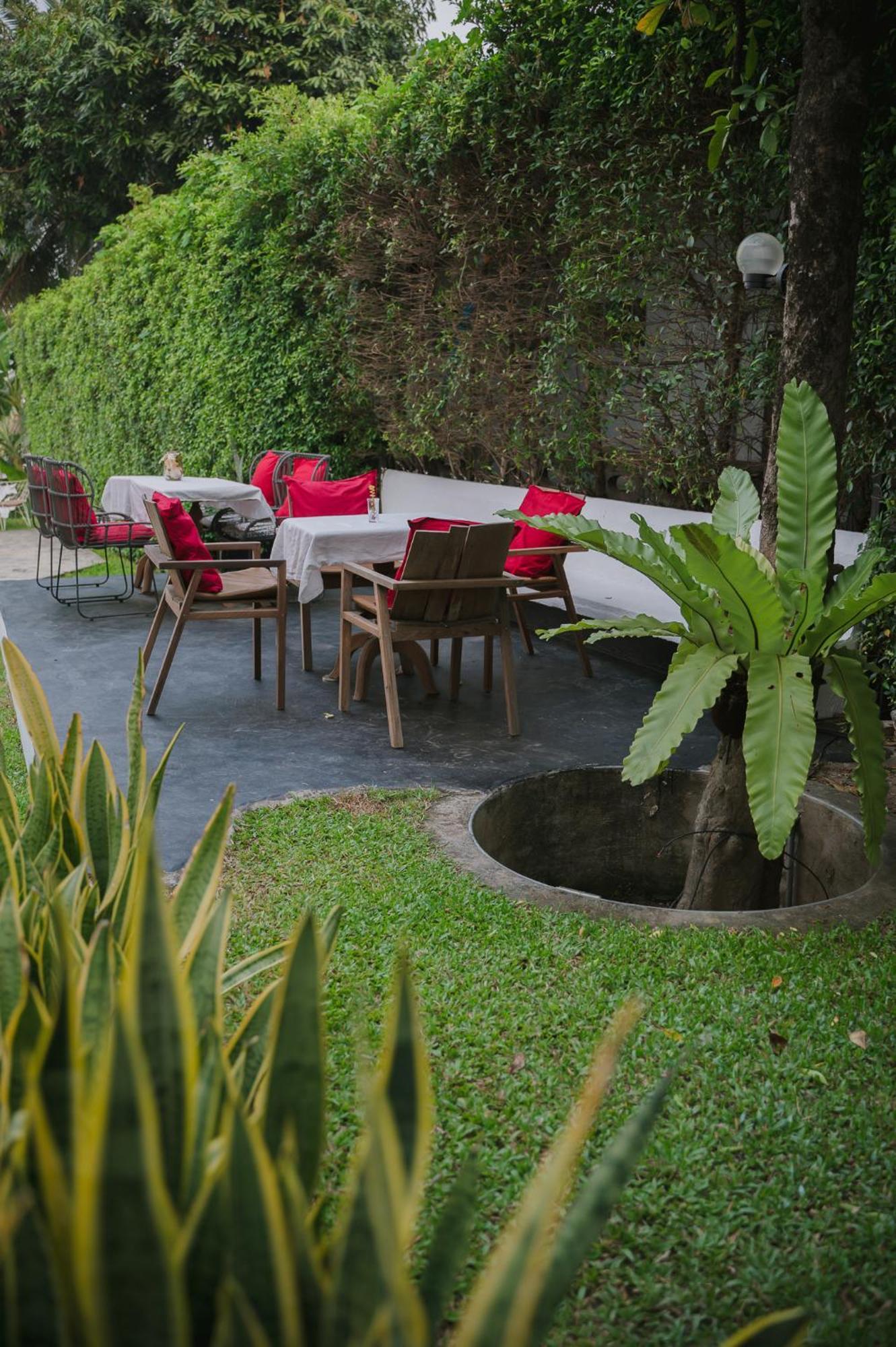 White Wall Riverfront Hotel Kamphaeng Phet Dış mekan fotoğraf