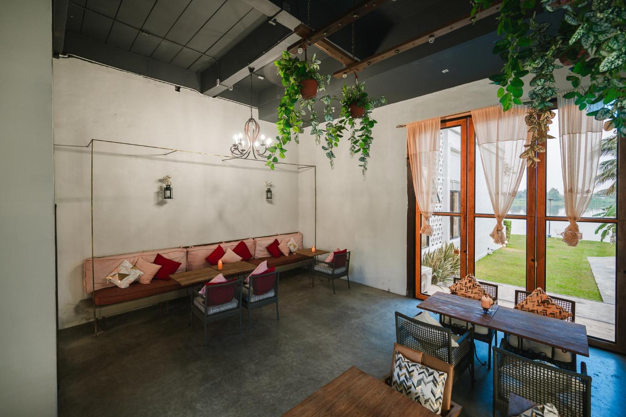 White Wall Riverfront Hotel Kamphaeng Phet Dış mekan fotoğraf