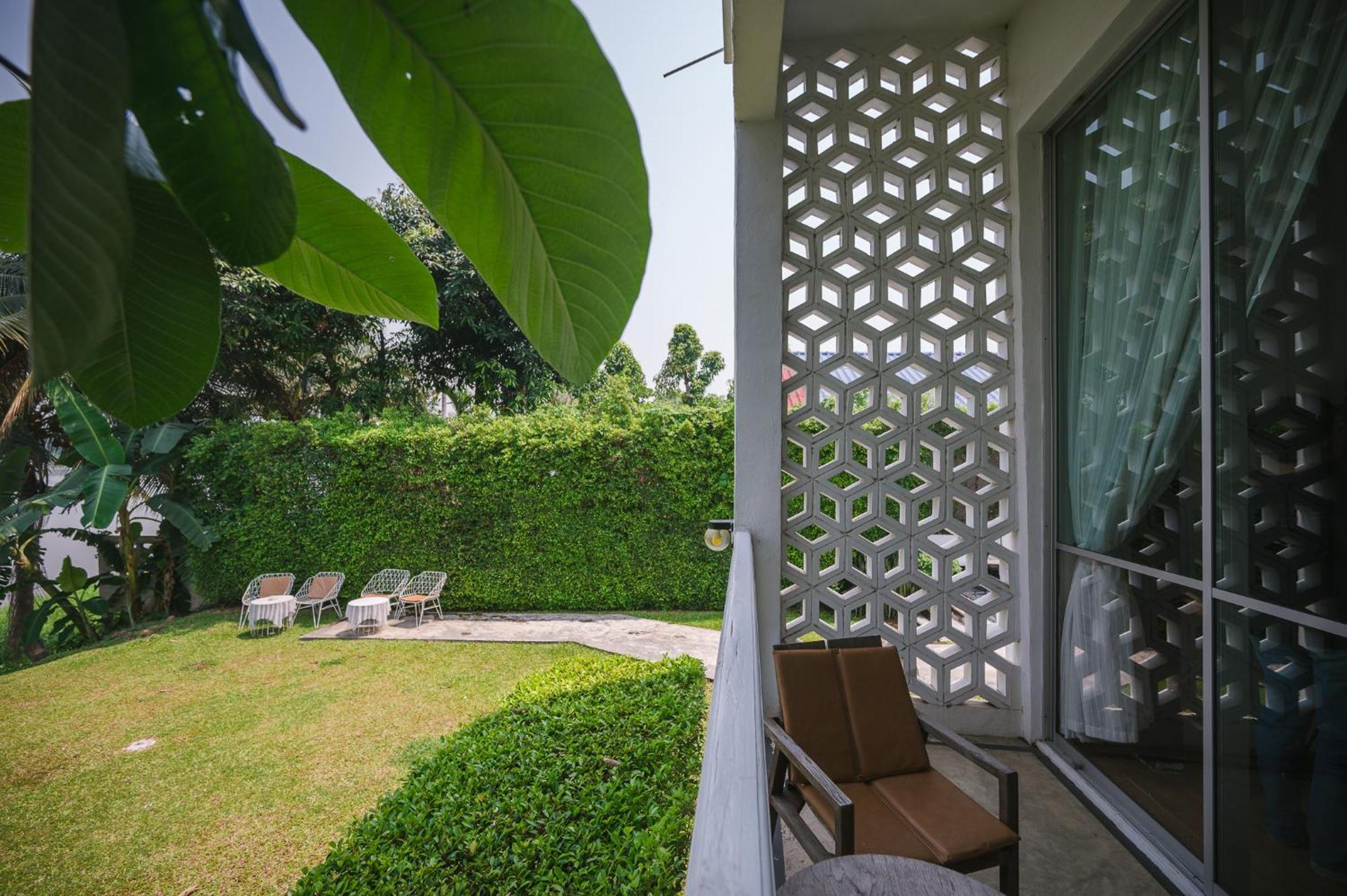 White Wall Riverfront Hotel Kamphaeng Phet Dış mekan fotoğraf