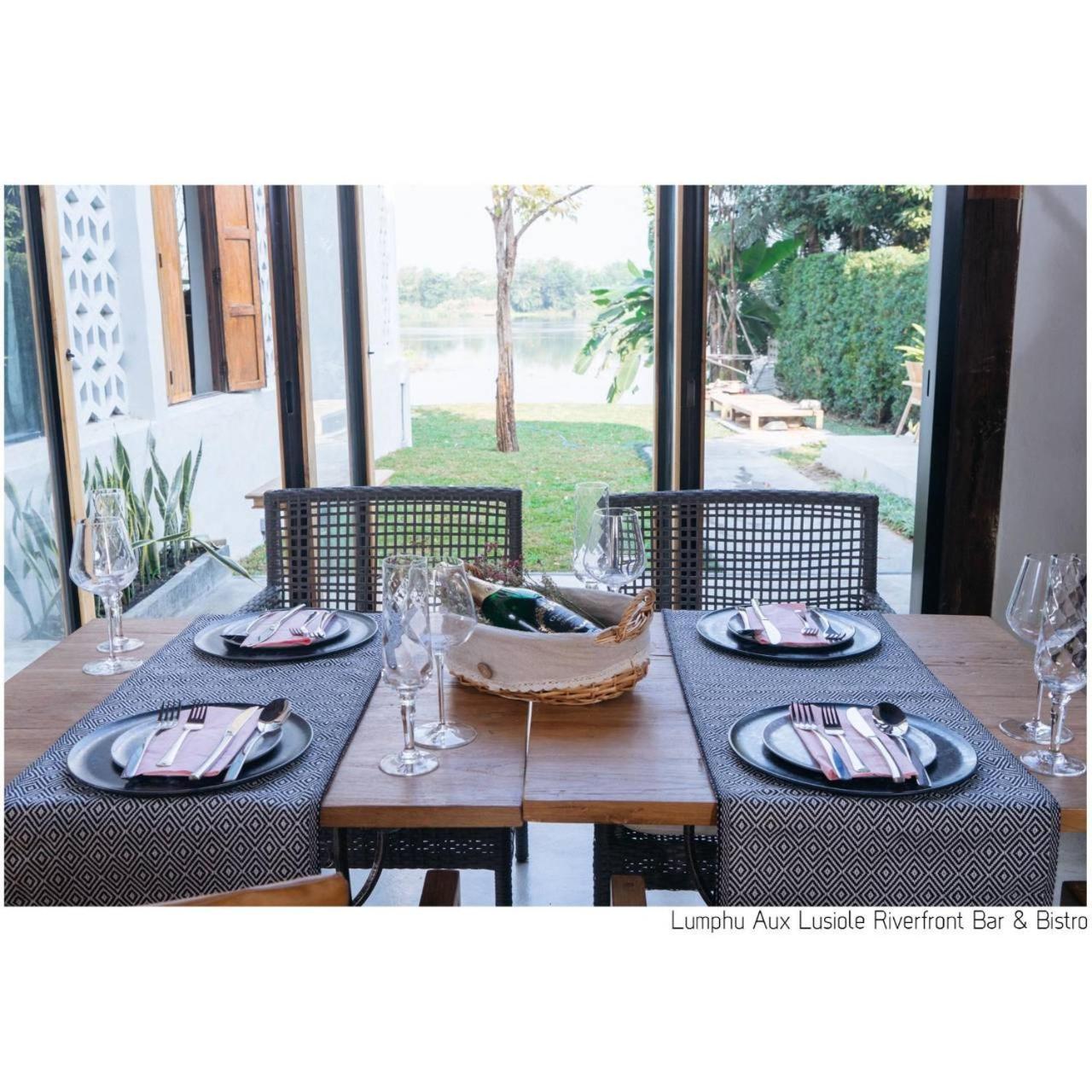 White Wall Riverfront Hotel Kamphaeng Phet Dış mekan fotoğraf