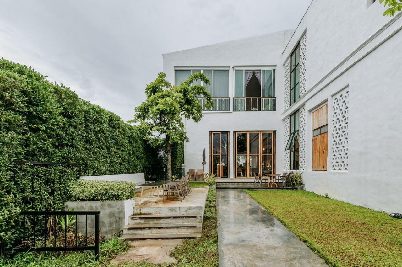 White Wall Riverfront Hotel Kamphaeng Phet Dış mekan fotoğraf