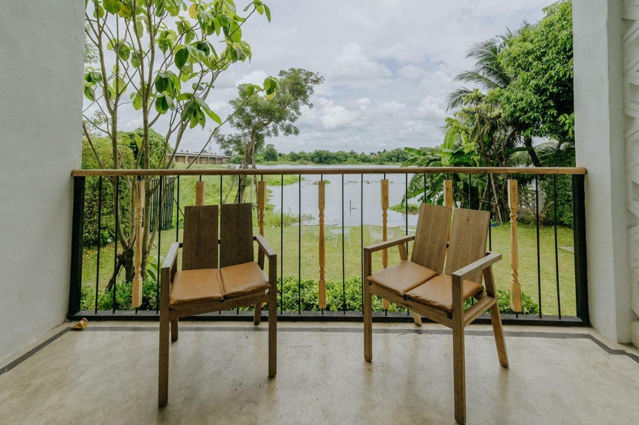 White Wall Riverfront Hotel Kamphaeng Phet Dış mekan fotoğraf