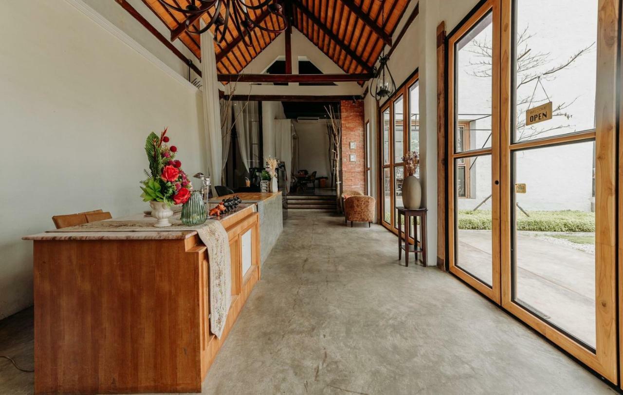 White Wall Riverfront Hotel Kamphaeng Phet Dış mekan fotoğraf